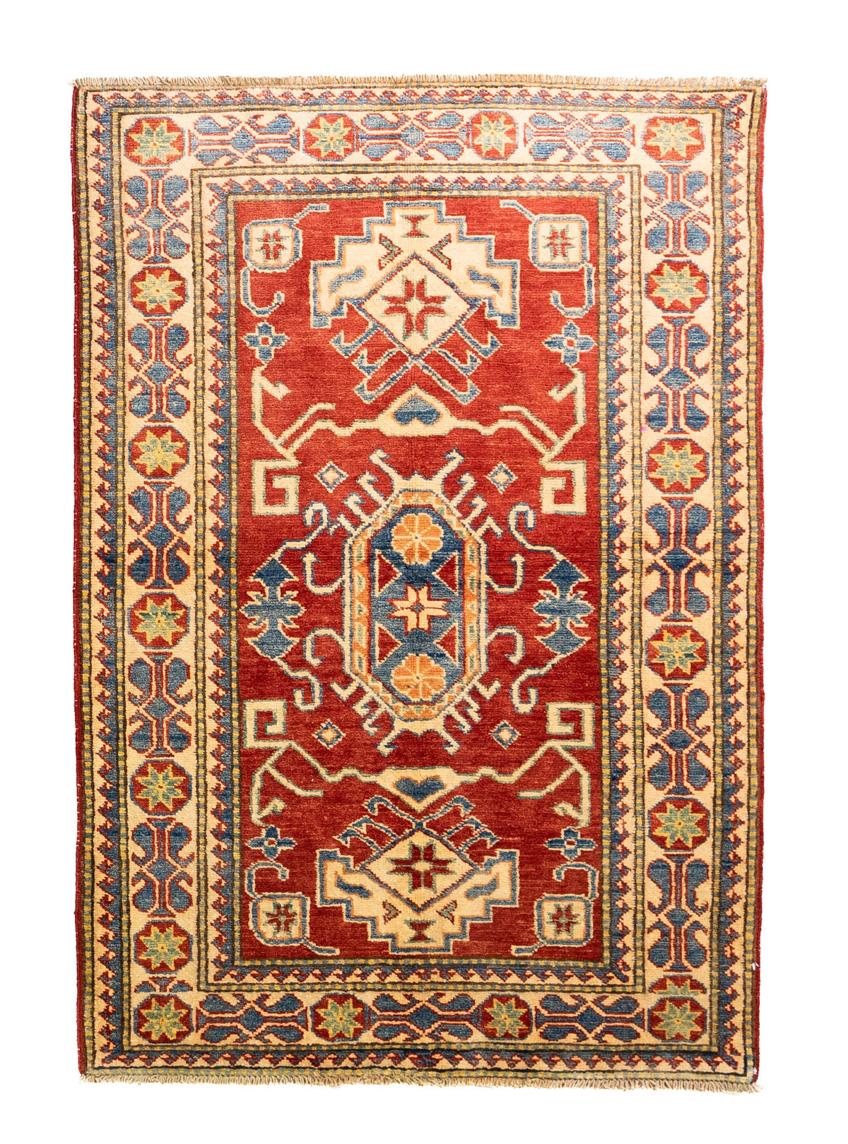 Alfombra Caucasica Kazak ladrillo y beige de 1.09 x 1.58 mts, vista completa vertical; el diseño muestra medallones geométricos escalonados sobre un campo ladrillo con guardas claras y pequeños acentos
