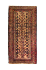Alfombra Persa Baluchistán rojo y beige de 0.80 x 1.78 mts, vista completa vertical; el diseño muestra un panel central alargado sobre un campo rojo oscuro con guardas geométricas compactas