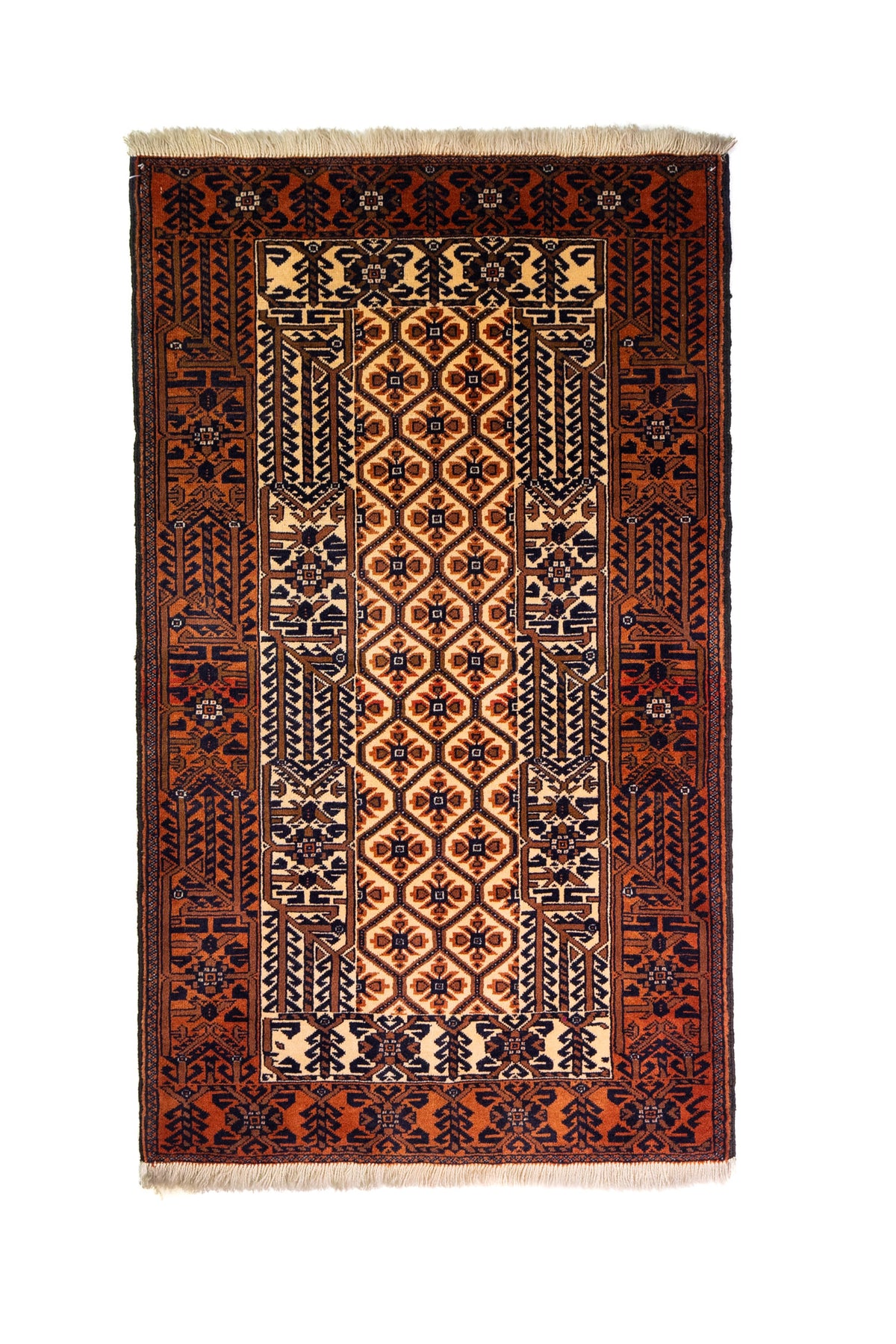 Alfombra Persa Beluschistan marrón y beige de 0.96 x 1.64 mts, vista completa de la pieza con motivos romboidales repetidos y guardas estrechas de tonos profundos