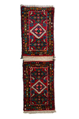 Alfombra Persa Hamadan rojo de 0.49 x 0.78 mts, vista completa de las dos unidades incluidas, dispuestas una sobre otra para mostrar el conjunto x2