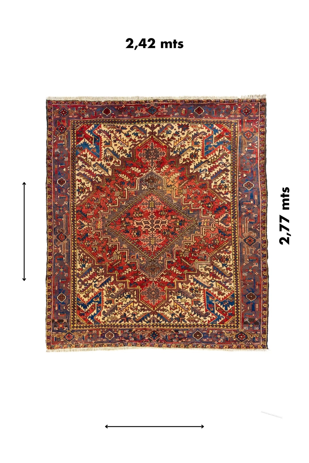 Alfombra geométrica con medidas aproximadas 2,42 x 2,77 m, mostradas con flechas sobre fondo blanco.