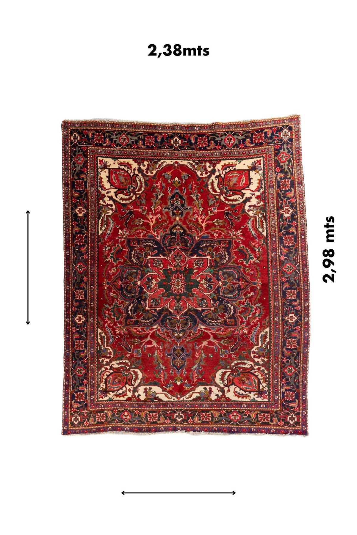 Alfombra rectangular de 2,38 x 2,98 metros con diseño oriental en tonos rojo, azul oscuro, beige y verde.