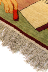 Alfombra mandamientos verde de 0.80 x 0.95 mts, detalle cercano de los motivos del campo y la combinación de tonos