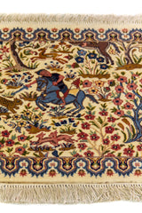 Alfombra Persa Tabriz blanco de 0.62 x 0.94 mts, detalle de guarda, trama visual y terminación de borde