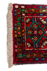 Alfombra Persa Hamadan rojo de 0.49 x 0.78 mts, detalle de guarda, trama visual y terminación de borde