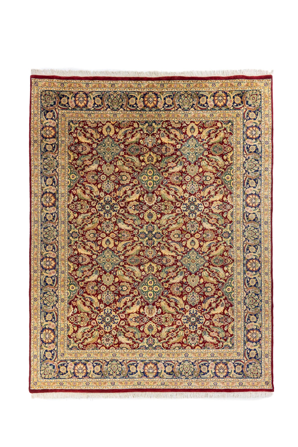 Alfombra clásica de estilo persa con fondo rojo, motivos florales en azul y beige, y guarda decorativa azul marino sobre fondo claro.