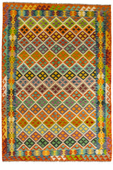 Alfombra kilim rectangular con patrón de rombos multicolores organizados en filas, enmarcada por un borde de motivos geométricos vibrantes.