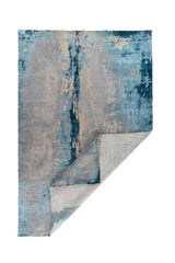 Alfombra Ocean Mist rectangular con esquina doblada y diseño abstracto en tonos celestes y grises