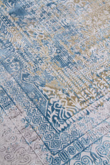 Detalle de textura de alfombra gris con relieve y diseño geométrico desgastado