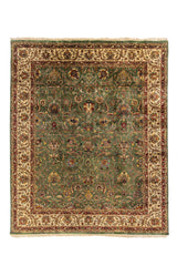 Alfombra clásica verde oliva con diseño floral y guarda beige, vista completa sobre fondo verde.