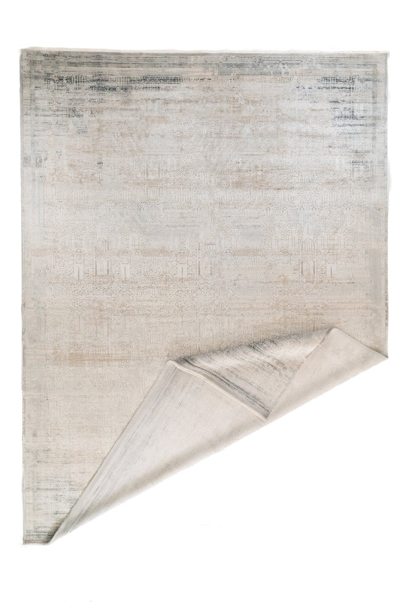 Alfombra rectangular Shadow doblada con textura suave y diseño abstracto en tonos neutros