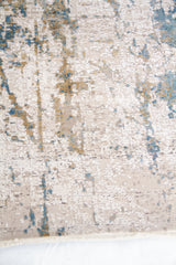 Detalle de textura de alfombra abstracta gris con acentos celestes.
