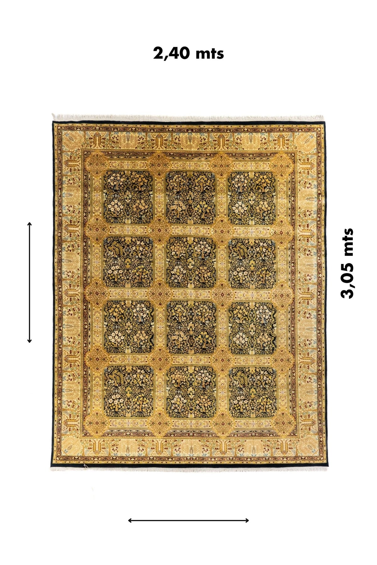 Alfombra oriental rectangular con medidas visibles de 2,40 x 3,05 metros, diseño de paneles florales y guarda decorativa clásica.