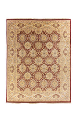 Alfombra clásica oriental en tonos rojo vino y beige, con diseño floral y medallones repetidos, vista completa frontal.