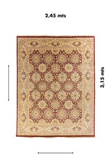 Alfombra oriental clásica con medidas 2,45 x 3,15 metros, diseño floral simétrico en rojo vino, beige y dorado.