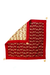 Textil decorativo rojo Kayseri con reverso y diseño floral, ideal para mesa o living