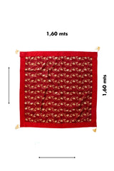 Textil Kayseri rojo cuadrado con medida visible de 1.60 x 1.60 mts y diseño floral dorado