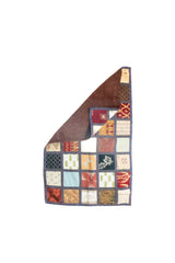 Textil decorativo patchwork multicolor con reverso marrón y formato rectangular para living o sofá
