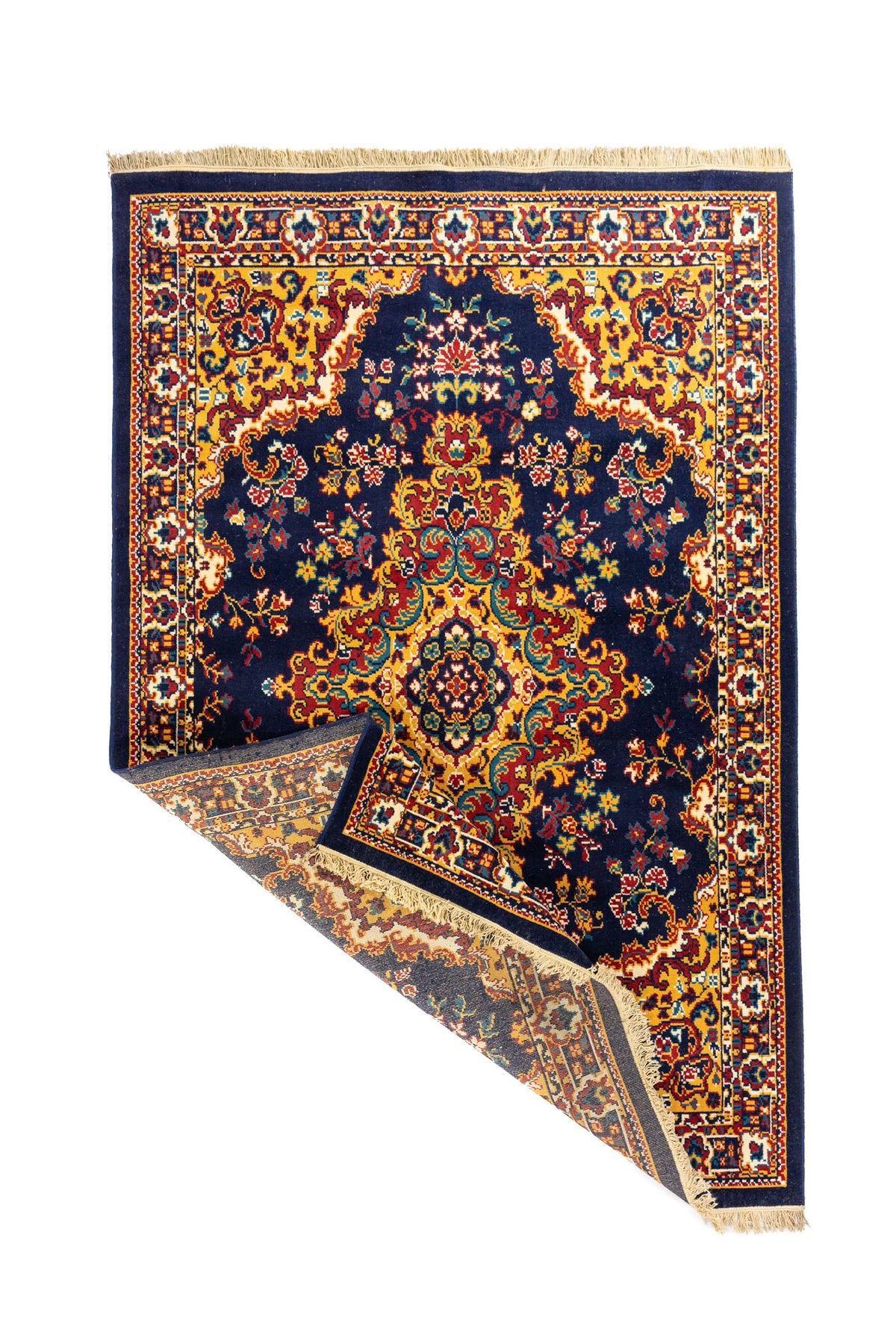 Alfombra oriental azul marino con esquina levantada que muestra su flexibilidad, reverso tejido y terminación con flecos claros.