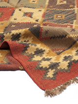 Alfombra Persa y Oriental con un diseño colorido y patrones detallados, destacando su elegancia y riqueza en un formato de producto.