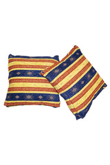 Almohadones persas y orientales con un diseño intrincado 