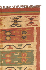 Alfombra rectangular de yute con patrón étnico inspirado en la naturaleza.