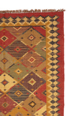 Alfombra Persa y Oriental con un diseño intrincado en tonos cálidos y patrones detallados, destacando su elegancia y estilo tradicional en un formato de producto