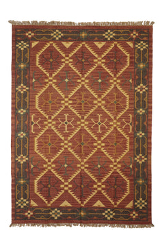 Alfombra Kilim Multi Rojo Beige de gran tamaño, tejida a mano en Turquía con un diseño geométrico tribal inspirado en las alfombras Anatolias.