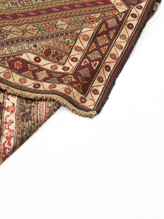  Alfombra turca con diseño kilim y flecos desgastados. Ideal para decoración rústica o vintage.