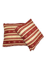 Almohadones persas y orientales con un diseño intrincado 