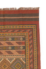  Alfombra Kilim multicolor con diseño geométrico tribal en tonos cálidos. Motivos étnicos y textura rústica. Ideal para decoración boho-chic.