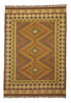 Alfombra rectangular de yute con patrón étnico inspirado en la naturaleza.