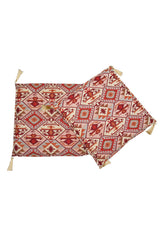 almohadones turcos con diseño geométrico en tonos rojos y beige.