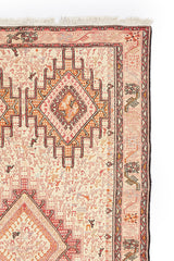 Alfombra persa antigua hecha a mano con patrón tradicional. Perfecta para añadir un toque étnico a cualquier espacio.